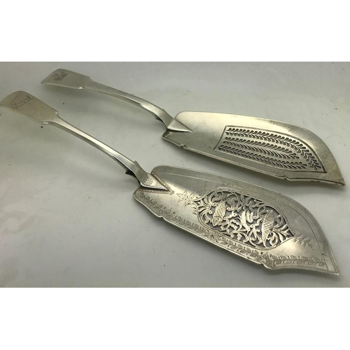 482 - Fine quality well pierced fish servers, maker William Kingdom 1824 and 1837 probably by William Benn... 