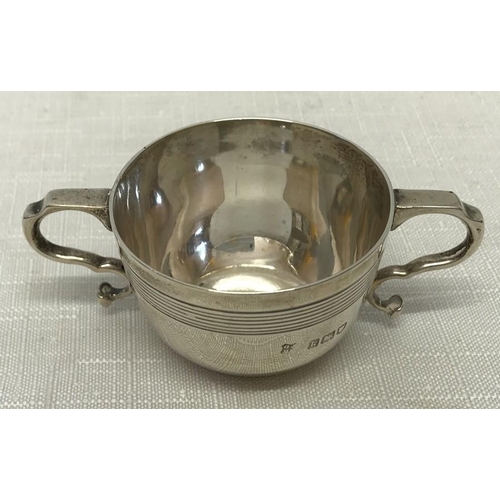 495 - Hallmarked silver small porringer with small spoon. George Jackson and David Fullerton. London 1905-... 