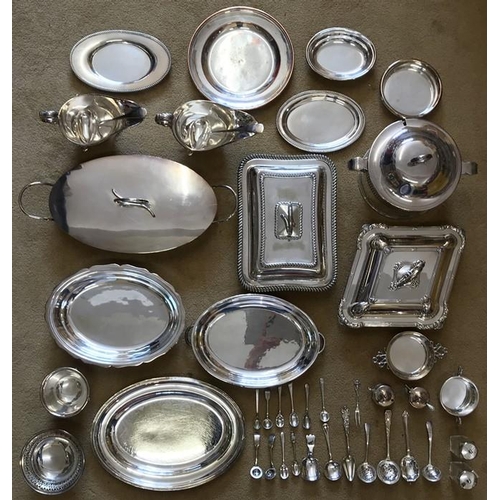 501 - Selection of quality silver plated table wear including Royal Worcester serving dish, gravy boats, t... 