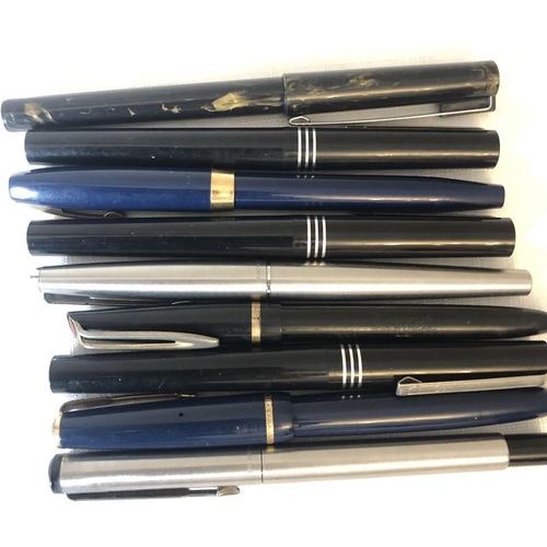 526 - Nine various vintage fountain pens including Parker, Osmiroid, Pentel, Waterman's.