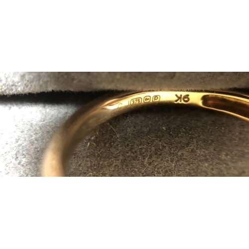 527 - A 9ct gold ring set with diamonds. 2.2gms, size O.