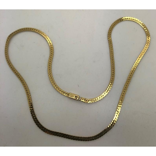 537 - An 18ct flat gold chain necklace. 14.4gms. 51.5cms l.