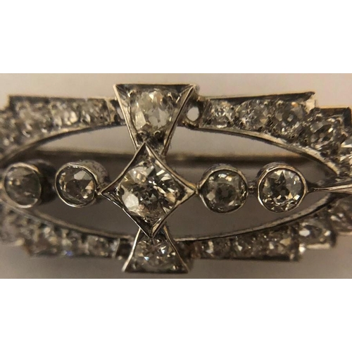 540 - Early 20th century diamond set brooch with 29 old brilliant cut diamonds. Estimated total diamond we... 