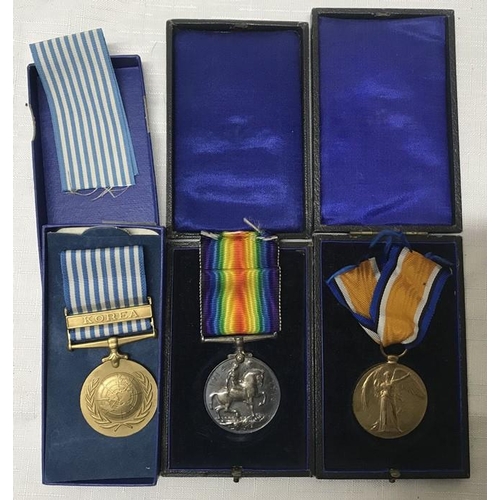 549 - WW I group of 2 medals with ribbons and cases 241952 Pte E.Cross. Notts and Derby R together with a ... 