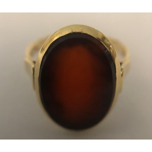 563 - A single stone oval cabochon cut Carnelian ring stamped 14ct, yellow gold, size O, 4.23gms.