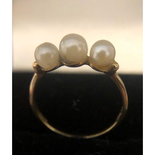 568 - A 9ct yellow gold ring set with 3 pearls, size N/O. 1.3gms.