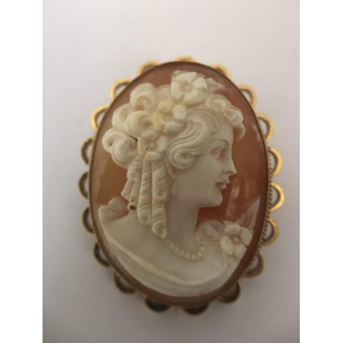 578 - A shell cameo brooch mounted in 9ct yellow metal. 7.9gms. 3.5 x 2.5cms.