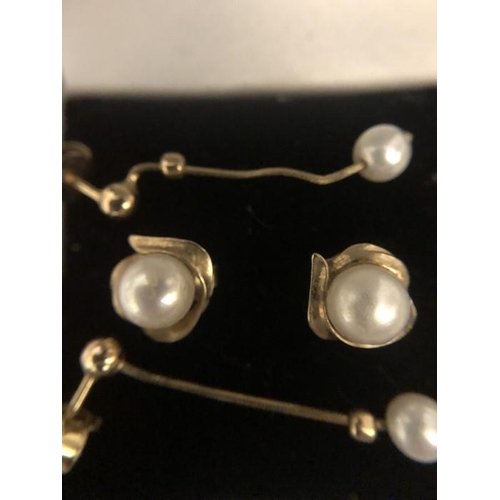 583 - Two pears of pearl earrings set in 9ct yellow gold. 3.5gms.