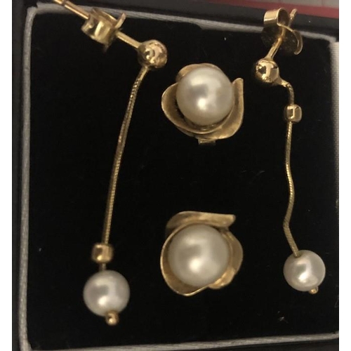 583 - Two pears of pearl earrings set in 9ct yellow gold. 3.5gms.