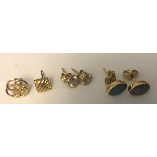 584 - Two pairs stud earrings with 2 odd studs, yellow gold.