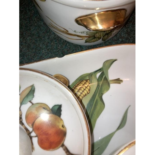 73 - A large quantity of Royal Worcester Evesham pattern dinner and tea ware to include 4 bowls, 4 plates... 