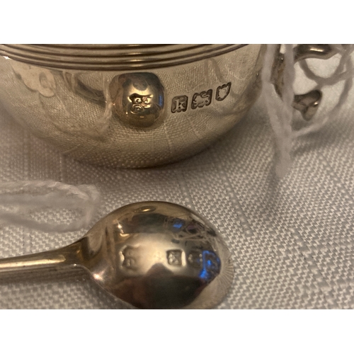 495 - Hallmarked silver small porringer with small spoon. George Jackson and David Fullerton. London 1905-... 