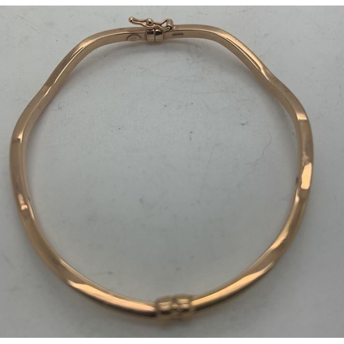 112 - A 9ct gold bangle, 3.4gms.