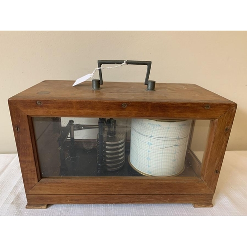 1168 - Vintage barograph. 17 x 28cms with brass carrying handle.