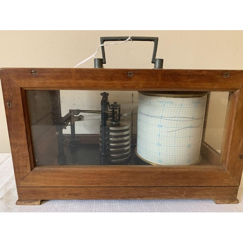 1168 - Vintage barograph. 17 x 28cms with brass carrying handle.