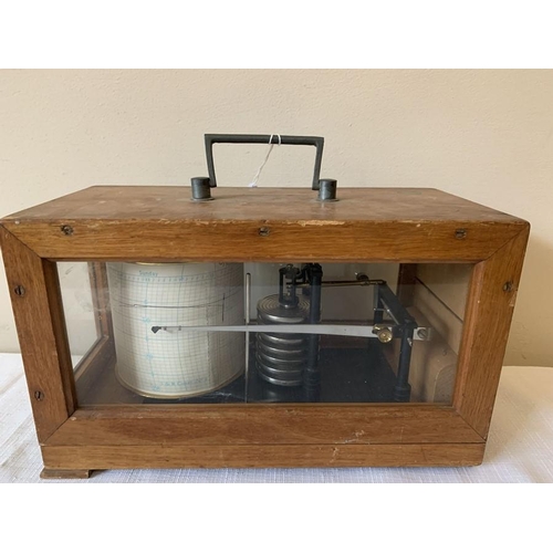 1168 - Vintage barograph. 17 x 28cms with brass carrying handle.