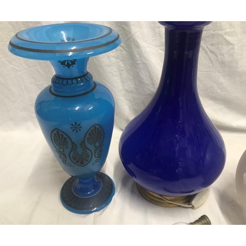 1187 - Blue glass table lamp with frosted engraved globe shade. 57cms h and a blue glass vase with Greek wa... 