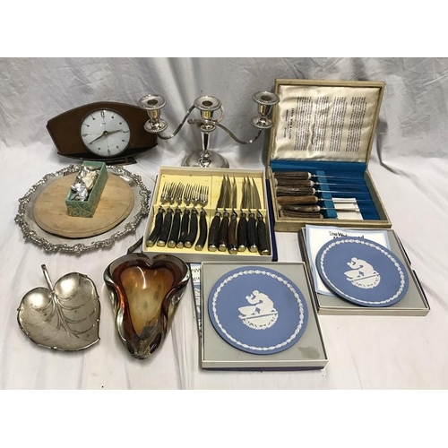 1191 - Mixed lot. Horn handled cutlery, Wedgwood Mother plates 1973, 16.5cms w, Metamec clock. 3 branch sil... 