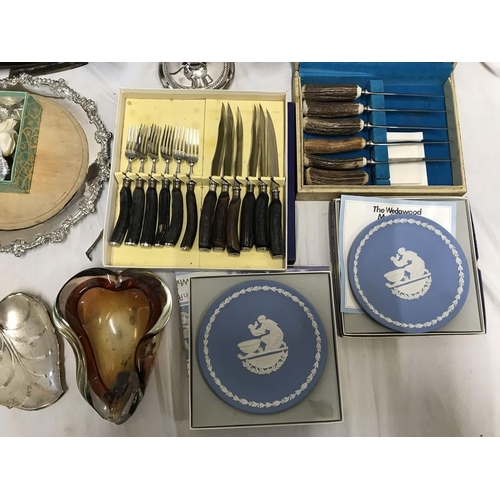 1191 - Mixed lot. Horn handled cutlery, Wedgwood Mother plates 1973, 16.5cms w, Metamec clock. 3 branch sil... 