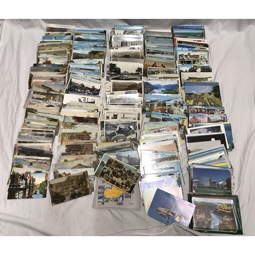 1249 - Large collection of postcards, mainly British, some European, topographical.