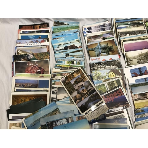 1250 - Collection of British and foreign postcards, large quantity, topographical.