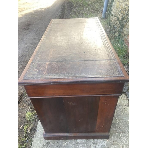 1599 - Edwardian mahogany kneehole writing desk with leather top, drawers to both sides and cupboard to cen... 