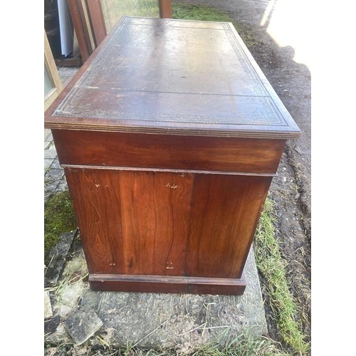 1599 - Edwardian mahogany kneehole writing desk with leather top, drawers to both sides and cupboard to cen... 