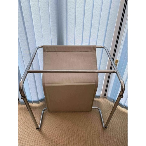 1605 - A 1970's chrome canvas chair.