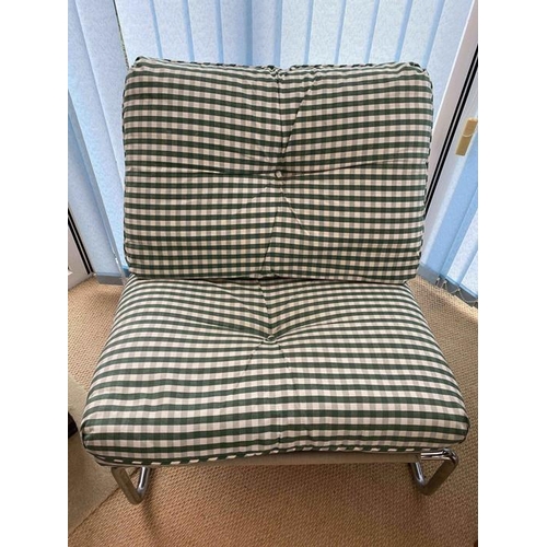 1605 - A 1970's chrome canvas chair.