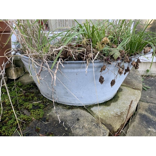 1622 - Galvanised wash bowl. 67 w x 38 d x 25cms h.