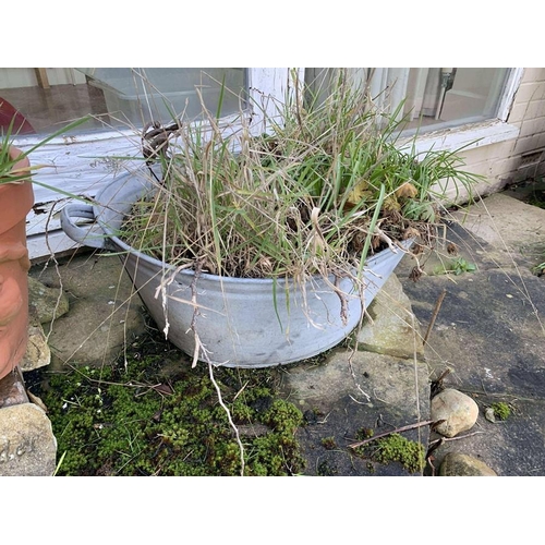 1622 - Galvanised wash bowl. 67 w x 38 d x 25cms h.