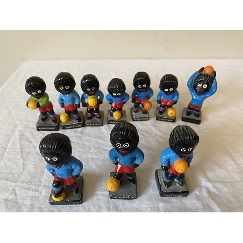 206 - Robertson's Golly footballers x 17. 7 x marked hand painted foreign to base, 1 x foreign to base, 2 ... 