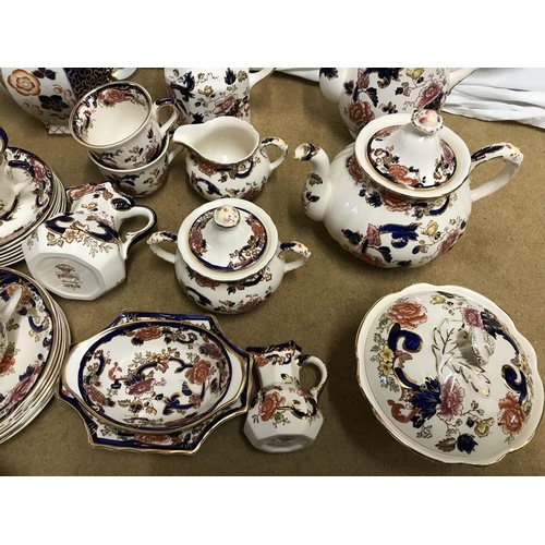 286 - Masons Mandalay Dinner and Tea ware, 72 pieces. Teapot, Coffeepot, cups and saucers, Dinner plates, ... 