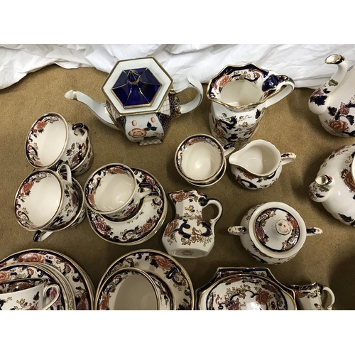 286 - Masons Mandalay Dinner and Tea ware, 72 pieces. Teapot, Coffeepot, cups and saucers, Dinner plates, ... 