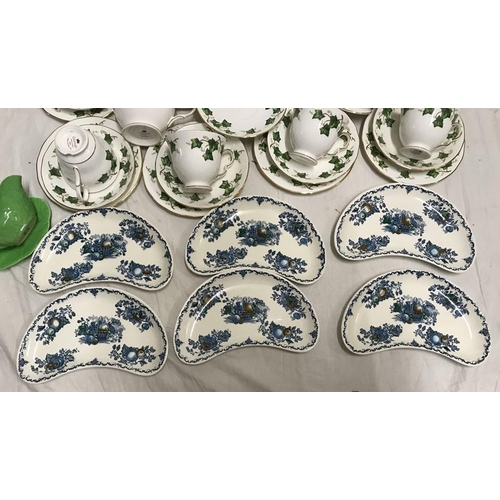 300 - Colclough bone china part tea set, 12 cups, side plates, 13 saucers, milk jug and sugar bowl, 6 Maso... 