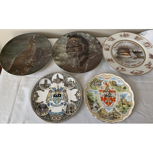 308 - Collectors plates to include two boxed Spode Maritime England plates, boxed Coalport Golfing Classic... 