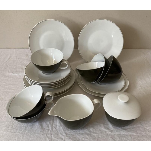 379 - Part tea service by Rosenthal. 6 cups, 6 saucers, 6 plates, 1 lidded sugar and a milk jug.