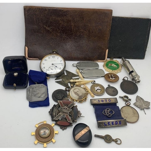 697 - Miscellany to include pocketwatch, Guinness pen knives, agate set brooch, locket, The Acme Guide whi... 