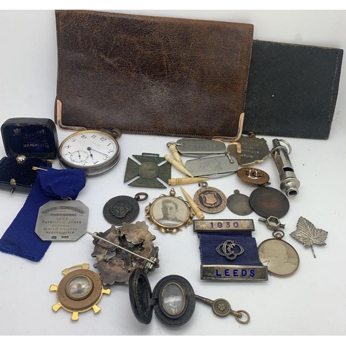 697 - Miscellany to include pocketwatch, Guinness pen knives, agate set brooch, locket, The Acme Guide whi... 