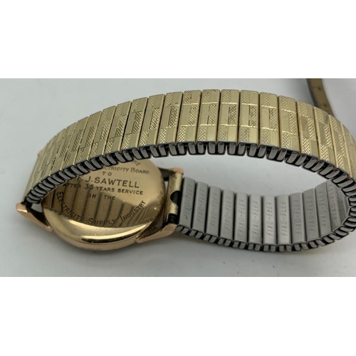 709 - A 9ct gold Smiths gentleman's gold wristwatch with subsidiary second dial on expanding metal bracele... 