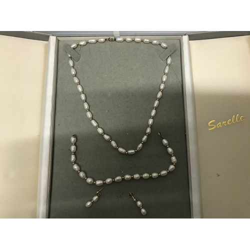 722 - A 9ct gold and freshwater pearls necklace, bracelet and earrings set in Sarelle presentation case, n... 