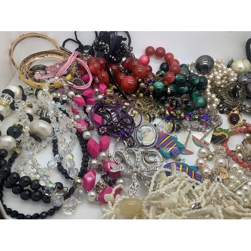 727 - A quantity of costume jewellery including earrings, bangles, beads etc.