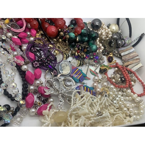 727 - A quantity of costume jewellery including earrings, bangles, beads etc.