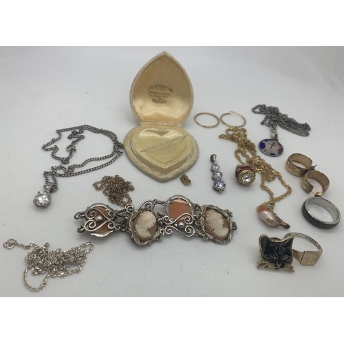 729 - Jewellery to include chains, pendants, etc, some marked .925, earrings with 9ct gold posts, jeweller... 