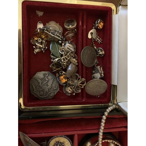 747 - A quantity of vintage costume jewellery to include Trifari brooch, necklaces, watches etc.