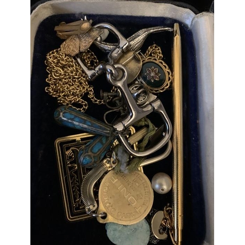 747 - A quantity of vintage costume jewellery to include Trifari brooch, necklaces, watches etc.