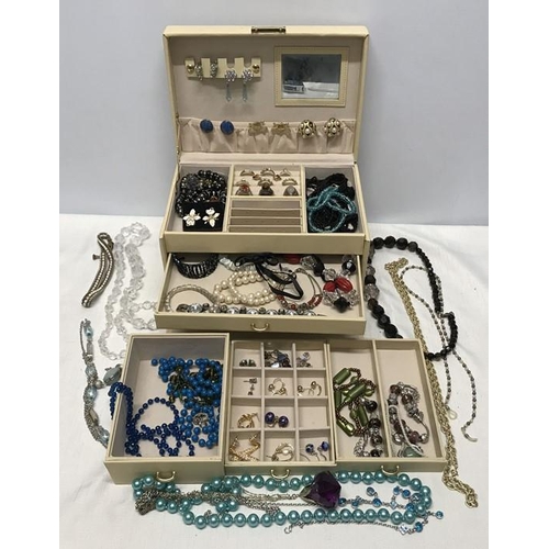 752 - A leather jewellery box and contents of costume jewellery, rings, beaded necklaces, bracelets, earri... 