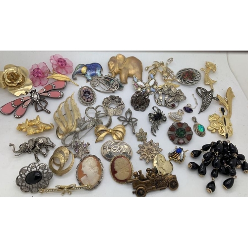 77 - A quantity of mainly vintage brooches with pendant and Blue John tie pin, some marked .925 sterling.