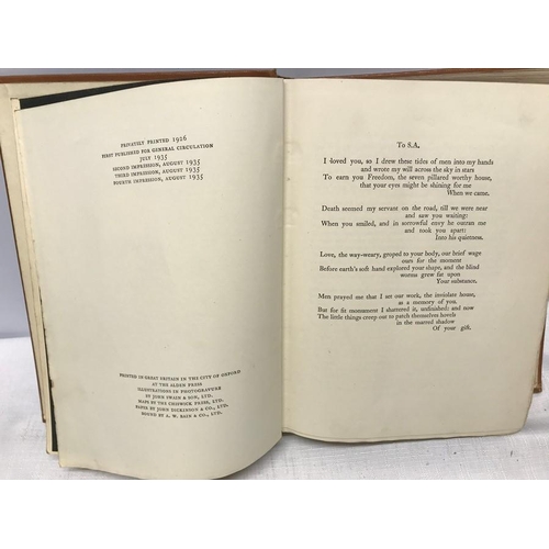 804 - Book, T.E Lawrence, Seven Pillars of Wisdom. Jonathan Cape printer fourth impression August 1935.