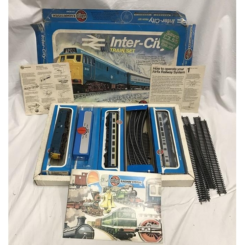 833 - Airfix 00 Inter City Train set, boxed. A1A Class 31/4 Diesel locomotive, carriages and track with a ... 